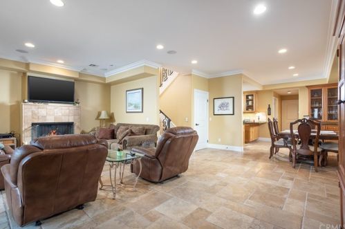 237 Glendora Ave, Long Beach, CA 90803-3504
