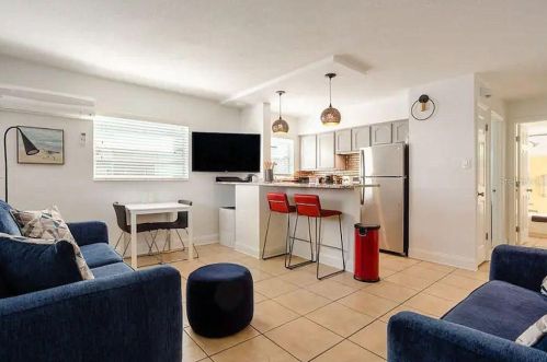 11240 3rd St, Saint Petersburg, FL 33706-4681