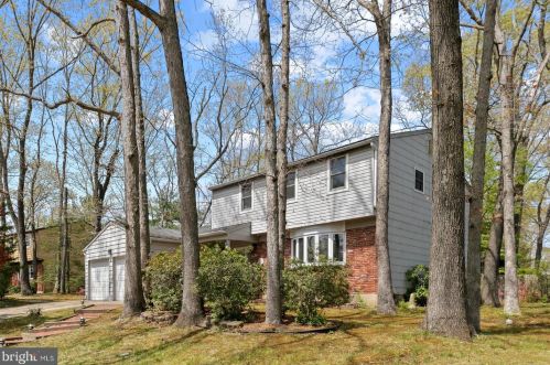 6 Laurel Hill Ct, Berlin Boro, NJ 08009-2218