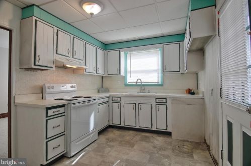 21 Adams St, Pottstown PA 19464-4102 exterior