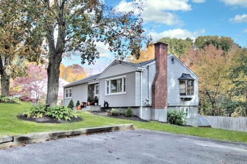 5 Pepperidge Rd, Bridgeport, CT 06611-5308