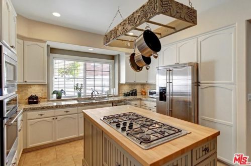 5100 Noble Ave, Van Nuys CA 91402-4509 exterior