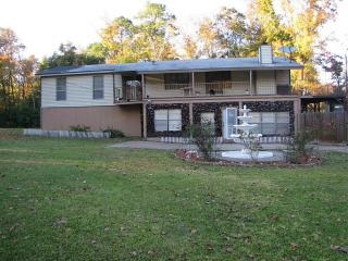 297 Birch Dr, Onalaska, TX 77360-7589