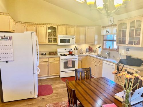 2135 State Ln, Big Bear City CA  92314-9698 exterior