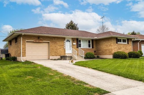 4466 Phoenix Dr, Springfield OH  45503-6326 exterior
