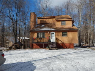 121 Lehigh River Dr, Gouldsboro, PA 18424-9524