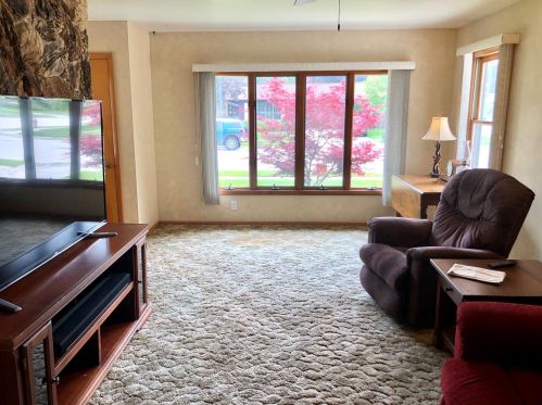 2101 Lexington Dr, Manitowoc WI  54220-1734 exterior