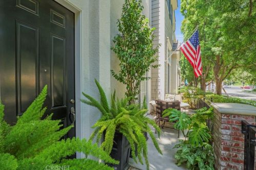 26832 Marina Point Ln, Santa Clarita, CA 91355-5205