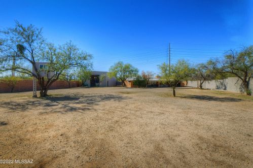 7330 Ln Canada Dr, Tucson AZ 85704-1532 exterior