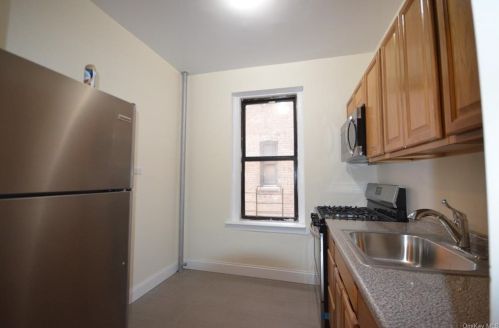 2199 Holland Ave, Bronx, NY 10462-1701