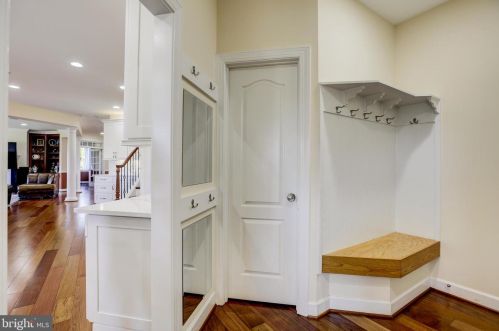 20405 Crimson Pl, Leesburg VA 20175-6362 exterior