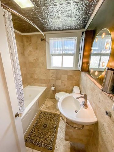 1222 Sealy St, Galveston TX 77550-3811 exterior