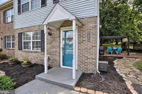 1604 Manor Blvd, Lancaster, PA 17603-9403