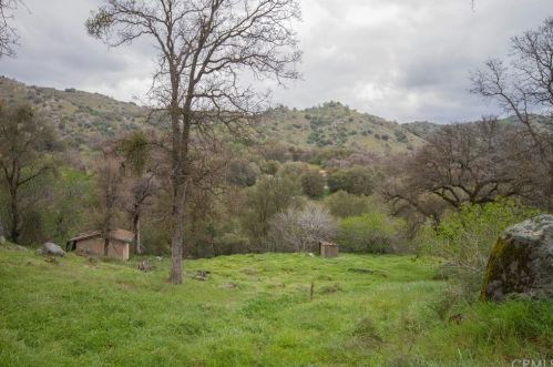 46468 Chuckwagon Rd, Orange Cove CA  93675-9612 exterior