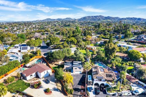 1311 Morning Glory Pl, Vista CA  92084-7222 exterior