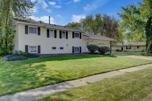 893 Cooper Ln, Saint Paul, MN 55124-8902