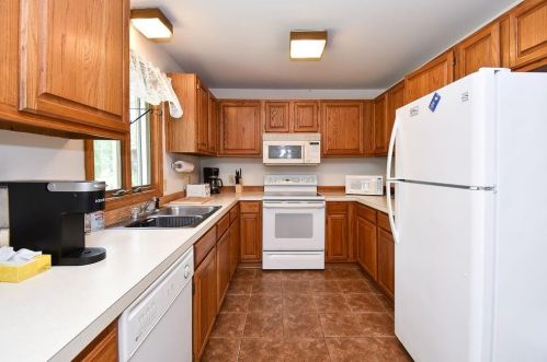 38 Noble St, South Kingstown RI  02882-3941 exterior