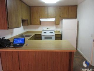 7821 Orchard Woods Cir, Sacramento, CA 95828-6205