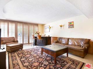 6704 Sherbourne Dr, Los Angeles, CA 90056-2126