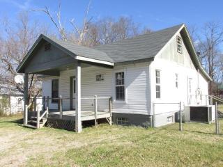 523 Spring St, Manchester, TN 37355-1750