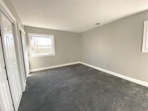 8 Jewel Dr, Holtsville NY  11742-1020 exterior