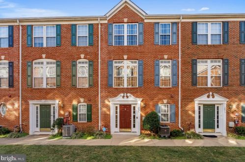 3675 Madison View Ln, Falls Church, VA 22041-3679