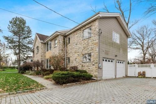 18 Maple Ave, Montvale, NJ 07645-2608