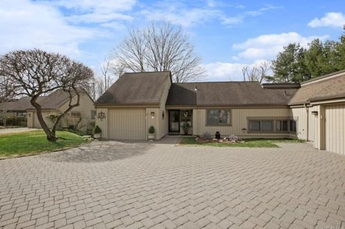56 Heritage Hills Dr, Somers Town, NY