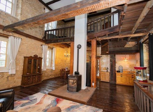 914 Bequette St, Dodgeville WI  53533-1112 exterior