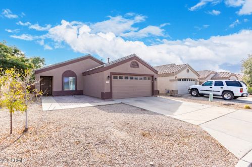 1033 Christopher St, San Tan Valley, AZ 85140-5747