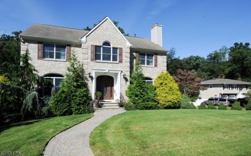 122 Tamboer Dr, Paterson, NJ 07508-2970