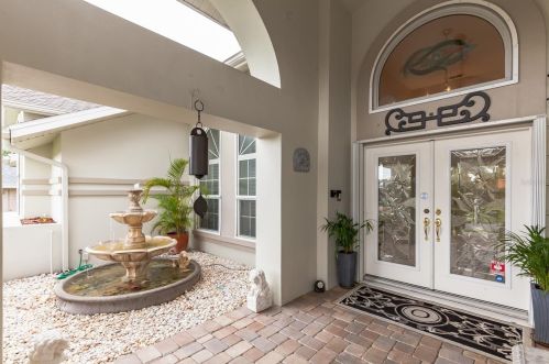 2686 Resnik Cir, Palm Harbor, FL 34683-7215