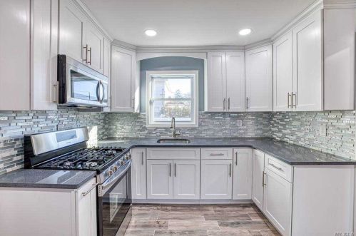 240 School St, Westbury, NY 11590-3358