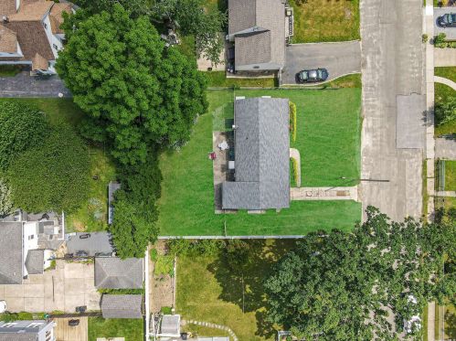 65 Belford Ave, Bayshore, NY 11706-6816