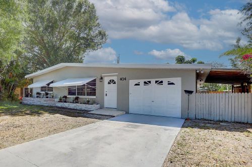 404 Poplar Ave, Fort Pierce, FL 34952-1352