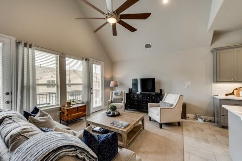 4152 Riverside Dr, Lewisville TX  75028 exterior