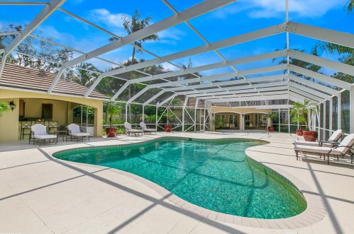 15563 Estancia Ln, West Palm Beach FL  33414-7439 exterior