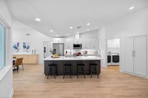 10461 Regent Cir, Naples FL  34109-1571 exterior