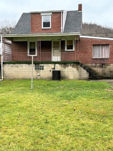 1205 Greensburg Rd, New Kensington, PA 15068-3810