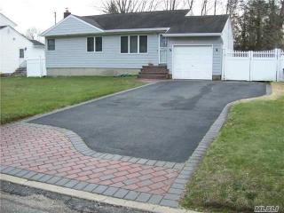 4 Harcourt Ave, Smithtown, NY 11787-4811