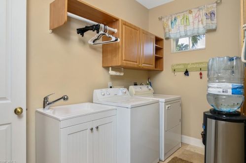 2935 25th St, Cape Coral, FL 33914-3804