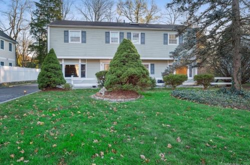 31 Perna Ln, Stamford, CT 06903-4920