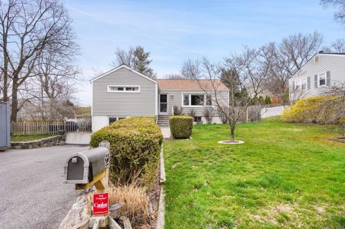 106 Halyan Rd, Yorktown Hgts NY  10598-4304 exterior