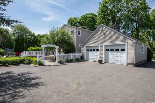 20 Cedar Rd, Elwood NY  11731-4636 exterior