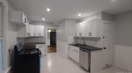 98 State St, Ansonia CT  06401-3039 exterior