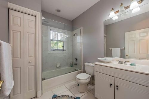 9422 Vanderbilt Dr, Naples FL  34108-2309 exterior