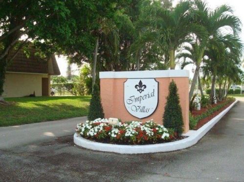 2710 Ponce De Leon Blvd, Delray Beach FL  33445-5884 exterior