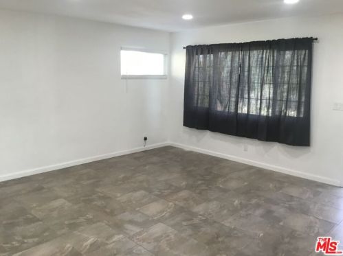 2720 Valencia Dr, Bakersfield CA  93306-6500 exterior