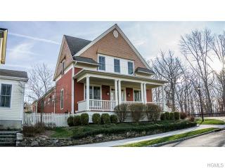 2 White Oak St, Warwick, NY 10990-3575