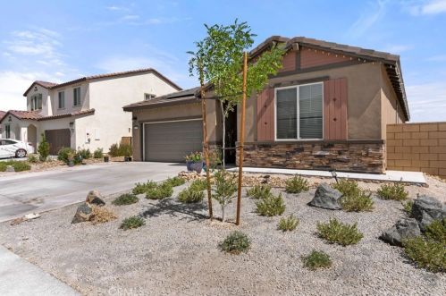 12454 Pinos Verde Ln, Victorville, CA 92392-8726